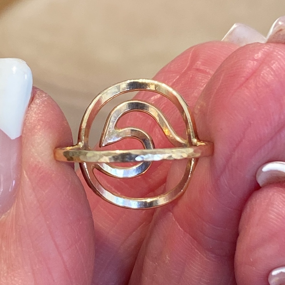 🎉 HAWAIIAN GOLD FILLED WAVE RING‼️ - Picture 5 of 6